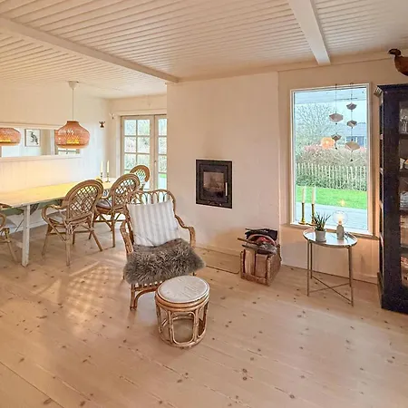 Holiday home Amazing In With 3 Bedrooms And Wifi *